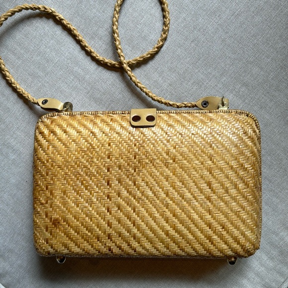 Gorgeous Vintage Bag-Tan Natural Fiber Exterior-Turn Lock Closure - Picture 2 of 16